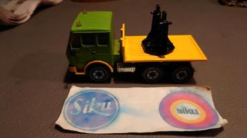 Siku 2232 Mercedes Benz Truck met Grijper beschikbaar voor biedingen