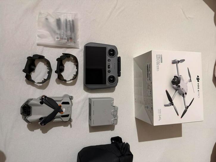 DJI Mini 4 Pro Fly More Combo - Nieuwstaat, Audio, Tv en Foto, Drones, Zo goed als nieuw, Drone met camera, Ophalen of Verzenden