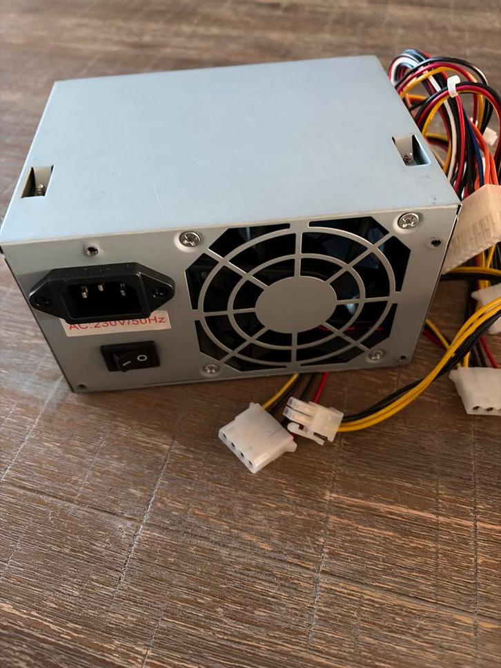 SL-500A Switching Power Supply in Doos, Computers en Software, Interne voedingen, Gebruikt, Ophalen of Verzenden