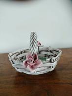 Vintage Capodimonte Porseleinen Mandje, Antiek en Kunst, Antiek | Keramiek en Aardewerk, Ophalen of Verzenden