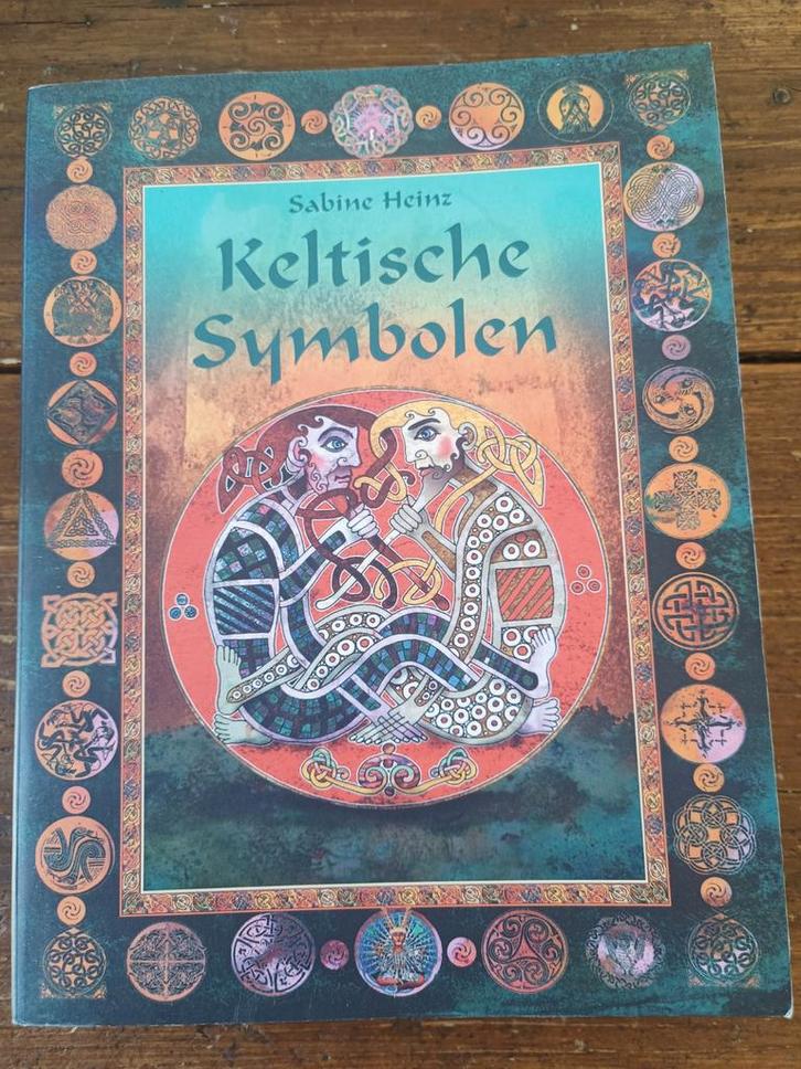 Keltische Symbolen - Sabine Heinz, Boeken, Esoterie en Spiritualiteit, Zo goed als nieuw, Achtergrond en Informatie, Overige onderwerpen