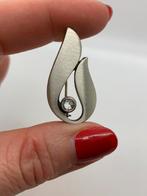 K516 Prachtige zilveren broche Finse stijl, Minder dan 4 cm, Met kristal, Ophalen of Verzenden, Zilver