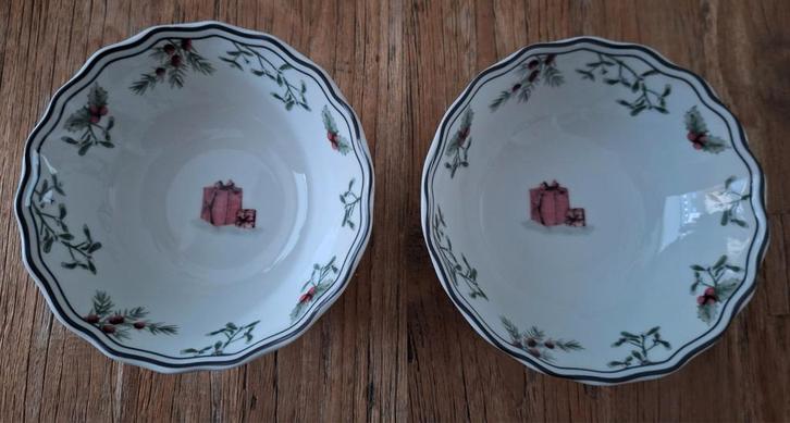 Twee nieuwe H&M Home Kerst schaaltjes, Huis en Inrichting, Keuken | Servies, Nieuw, Schaal of Schalen, Overige stijlen, Overige materialen