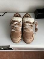 Nieuw schoenen. Maat 39 . Kleur sand, Kleding | Dames, Schoenen, UGG, Beige, Nieuw, Ophalen of Verzenden