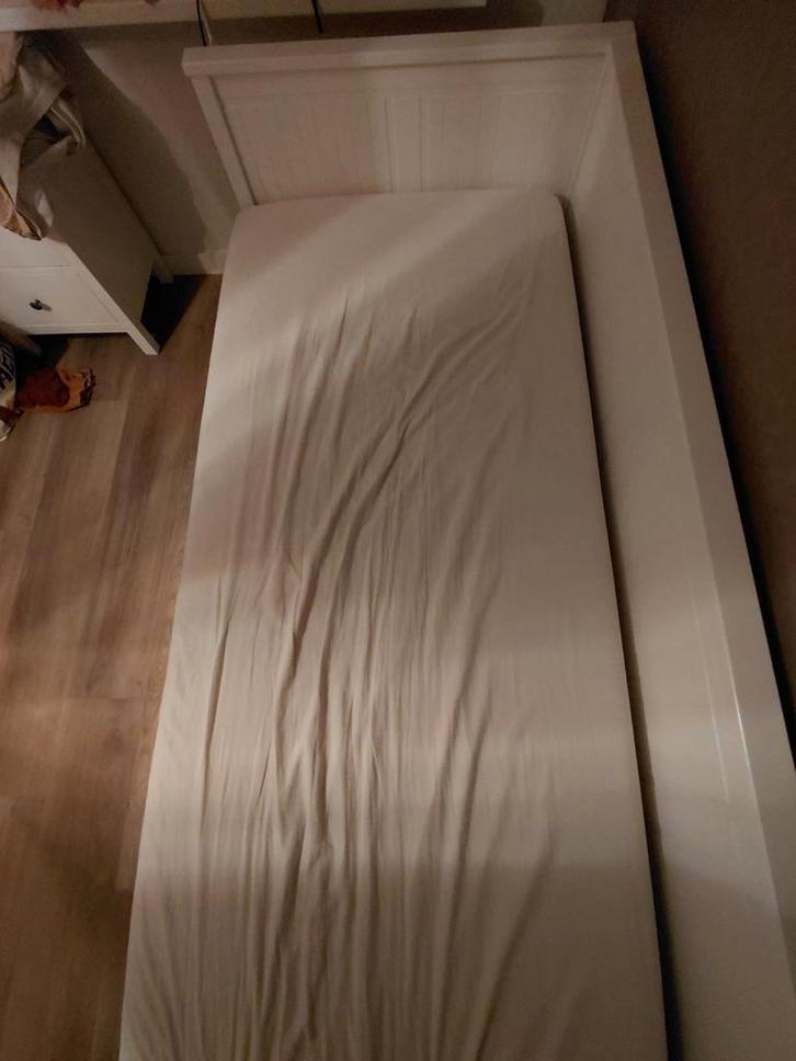 Ikea Hemnes Bed - Wit Houten Bedframe, Huis en Inrichting, Slaapkamer | Bedden, Zo goed als nieuw, Eenpersoons, 90 cm, Hout, Wit