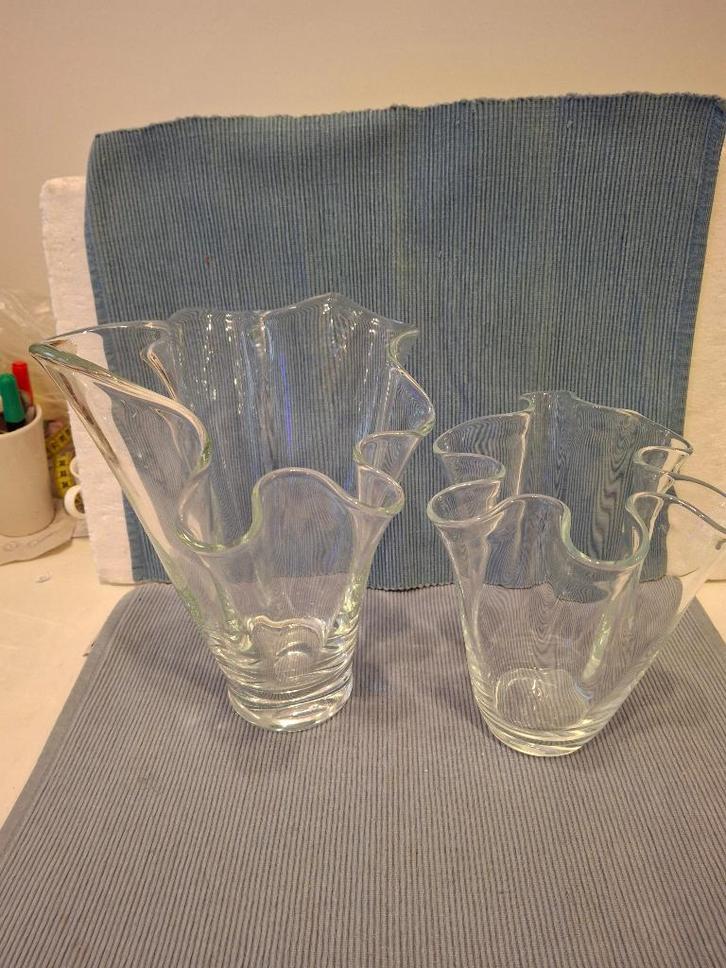 Twee mooie heldere servet / zakdoek vazen, Antiek en Kunst, Antiek | Glas en Kristal, Ophalen of Verzenden