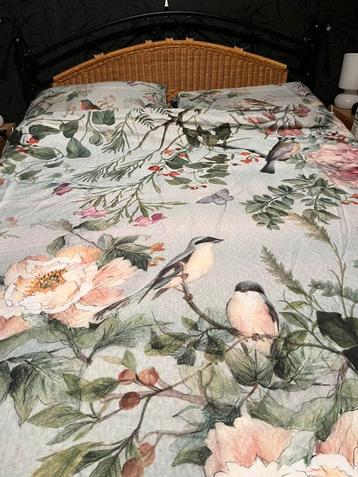 2 persoons stalen bed zwart + beddengoed beschikbaar voor biedingen
