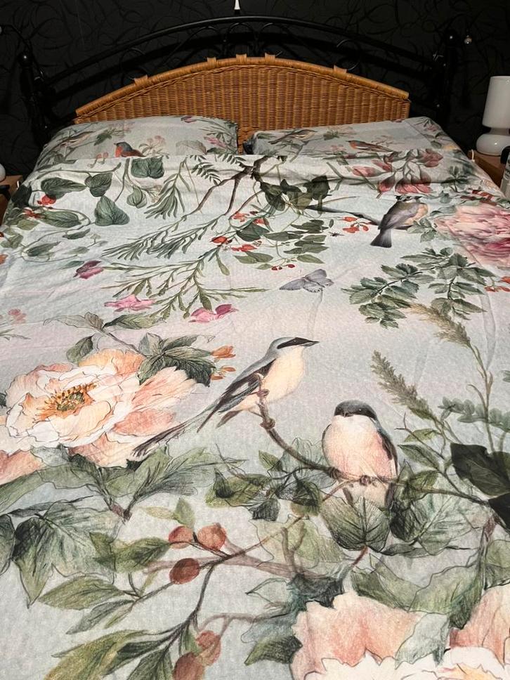 2 persoons stalen bed zwart + beddengoed, Huis en Inrichting, Slaapkamer | Beddengoed, Zo goed als nieuw, Dekbedovertrek, Tweepersoons