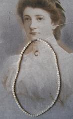 antieke ketting met seleniet kraaltjes nr QQ 719, Sieraden, Tassen en Uiterlijk, Antieke sieraden, Verzenden, Overige materialen