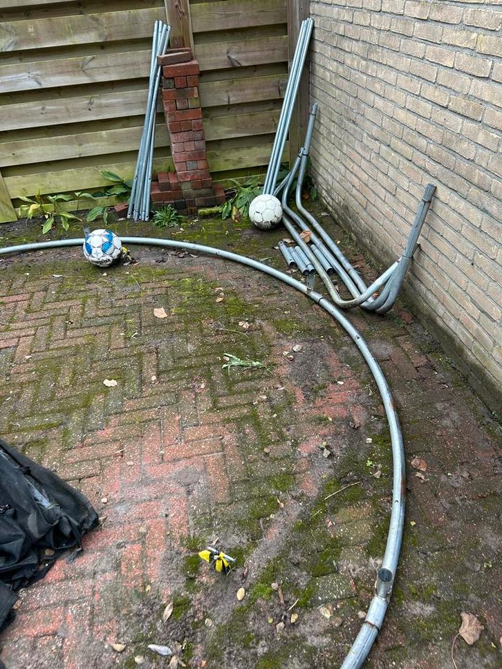 Oud ijzer: Trampoline frame, Doe-het-zelf en Verbouw, IJzerwaren en Bevestigingsmiddelen, Gebruikt, Overige typen, 250 mm of meer