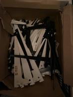 Wandrek Onderdelen enkele dragers en doos vol plankhouders, Huis en Inrichting, Woonaccessoires | Wandplanken en Boekenplanken