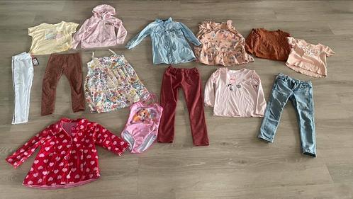 Kleding pakket maat 122. Meisjes 14 items, Kinderen en Baby's, Babykleding | Baby-kledingpakketten, Zo goed als nieuw, Ophalen of Verzenden