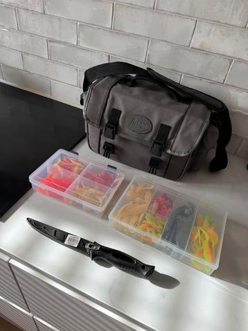 een zgan roofvis tas met boxen  , shads en een nieuw mes beschikbaar voor biedingen