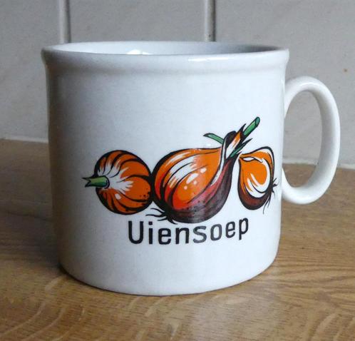 Vintage soepkom uiensoep retro soepbeker, Huis en Inrichting, Keuken | Servies, Gebruikt, Kom(men), Overige stijlen, Porselein