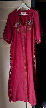 Mooie jurk/kaftan van Lonneke Nootenboom - M/L, Maat 38/40 (M), Lonneke Nooteboom/Shoeby, Onder de knie, Roze