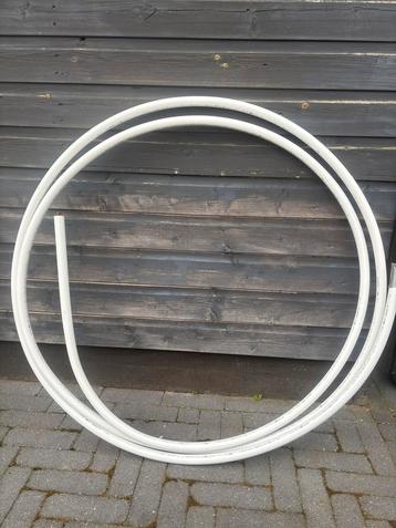 Ongeveer 7 meter Uponor buis beschikbaar voor biedingen