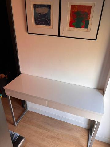 Witte hoogglans sidetable bureau beschikbaar voor biedingen