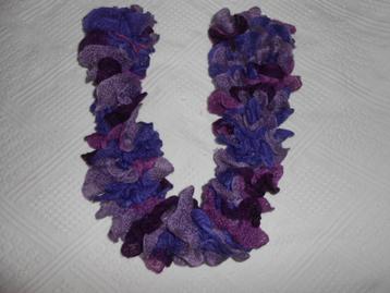 Mooie winter sjaal (2 voor €5,00) beschikbaar voor biedingen