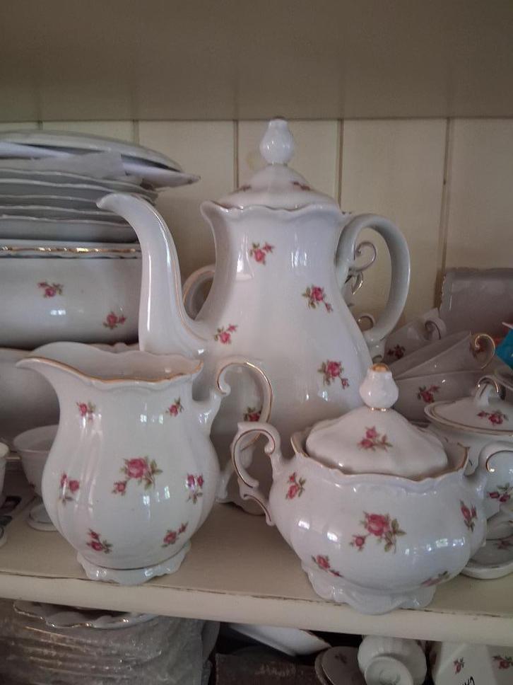 Koffie- en Dinerservies Mitterteich Bavaria met roze roosjes, Antiek en Kunst, Antiek | Servies compleet, Ophalen of Verzenden