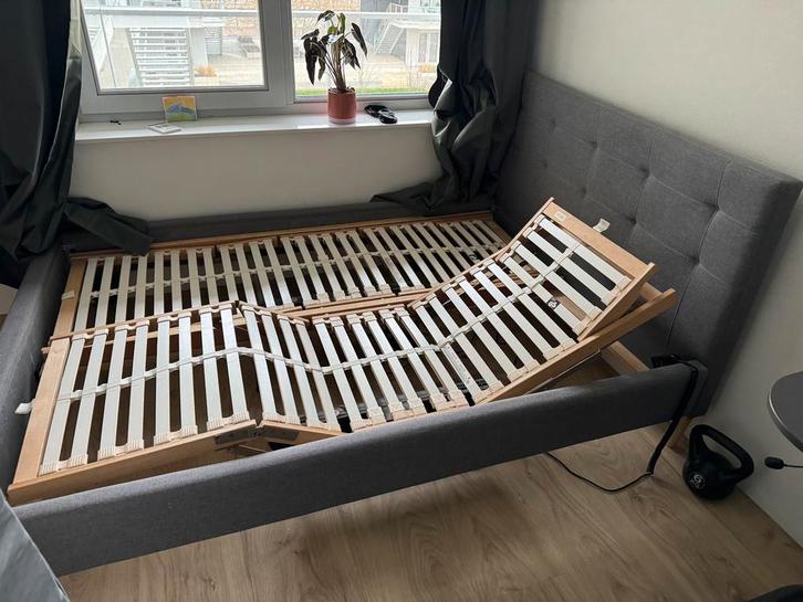 Ikea bed Idanäs 140x200 met verstelbare lattenbodem, Huis en Inrichting, Slaapkamer | Bedden, Zo goed als nieuw, Tweepersoons
