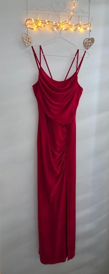 Beautiful maxi dress red (20 euros negotiable) beschikbaar voor biedingen