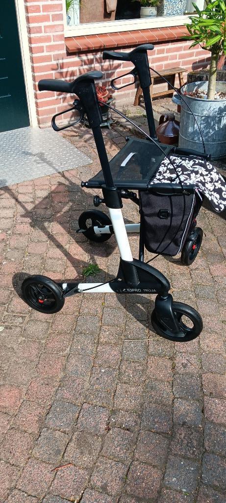 Rollator Topro Troja 2G maat M kleur wit, Diversen, Rollators, Gebruikt, Lichtgewicht, Opvouwbaar, Ophalen