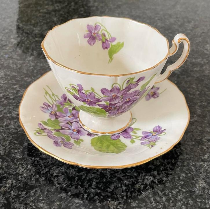 Adderley Fine Bone China Kop en Schotel, Antiek en Kunst, Antiek | Servies compleet, Ophalen of Verzenden