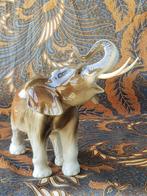 Mooie oude vintage Royal Dux olifant uit Bohemen 29,5 cm., Antiek en Kunst, Antiek | Porselein, Ophalen of Verzenden