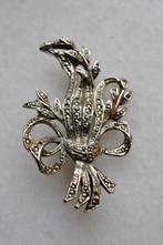 Oude Broche Boeketje Strik 5 cm, Ophalen of Verzenden, Overige materialen
