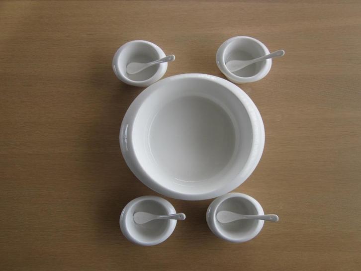 Intermezzo witte serveerschaal + 4 schaaltjes en 4 lepeltjes, Huis en Inrichting, Keuken | Keukenbenodigdheden, Zo goed als nieuw