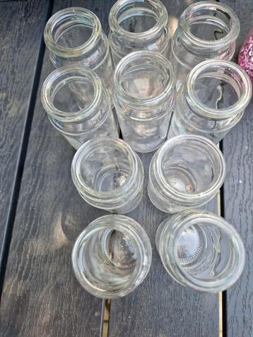 Te koop bijna GRATIS: 10 kleine vaasjes +/- 10cm hoog beschikbaar voor biedingen