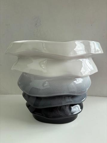 UNIEKE KUNST DESIGN VAZEN beschikbaar voor biedingen