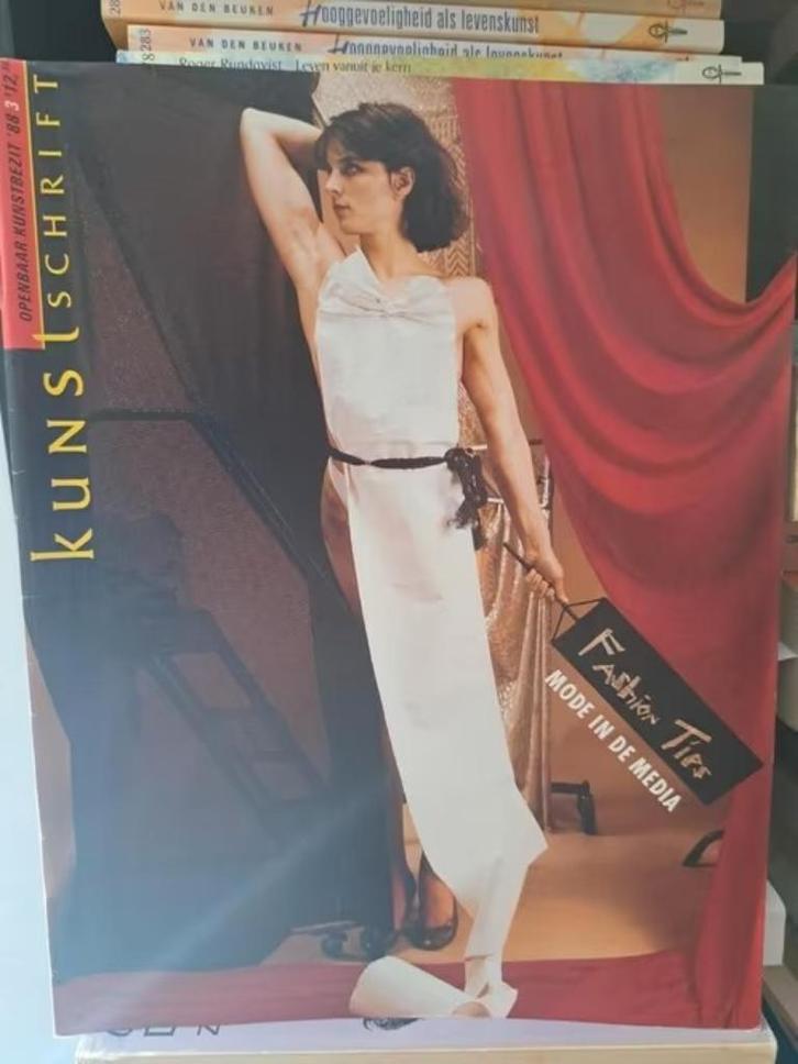 MODE IN DE MEDIA - Kunstschrift 1988 nr. 3, Boeken, Kunst en Cultuur | Beeldend, Gelezen, Ophalen of Verzenden