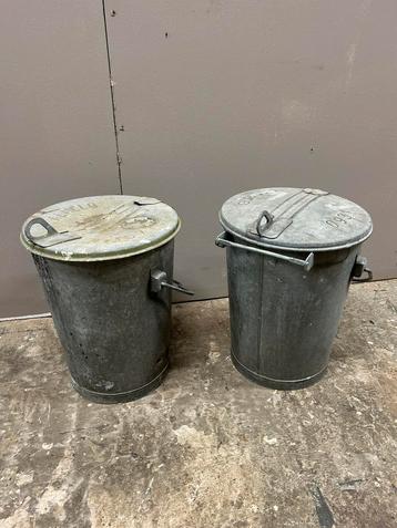 2 oude vuilnisbakken beschikbaar voor biedingen