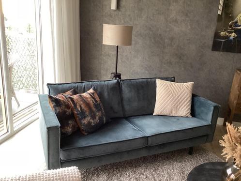 Bank en loveseat (2 bijpassende sierkussens erbij cadeau), Huis en Inrichting, Banken | Bankstellen, Gebruikt, Rechte bank, Tweepersoons