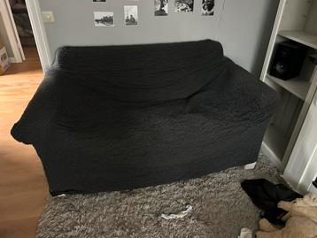 Twee zits bankje beschikbaar voor biedingen