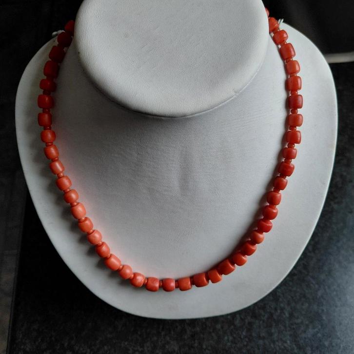 Bloedkoraal Ketting met Gouden Slot - Zeeuwse Oorsprong, Sieraden, Tassen en Uiterlijk, Antieke sieraden, Ketting, Goud, Verzenden