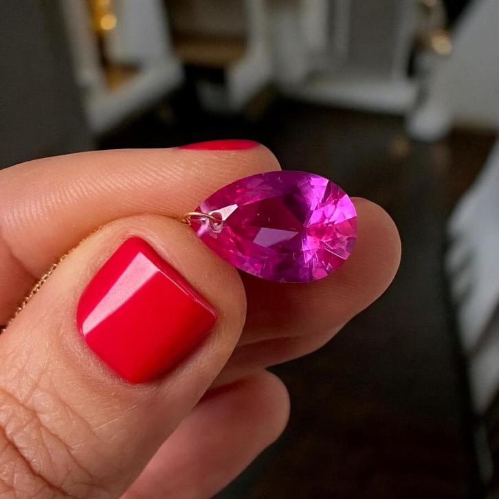 Oorbellen roze saffier geel goud 18K, Sieraden, Tassen en Uiterlijk, Oorbellen, Nieuw, Hangers, Goud, Roze, Met edelsteen, Ophalen of Verzenden