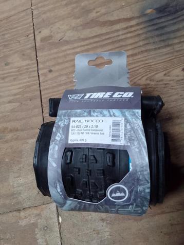 Nieuwe fietsband met binnenband ook los te koop beschikbaar voor biedingen