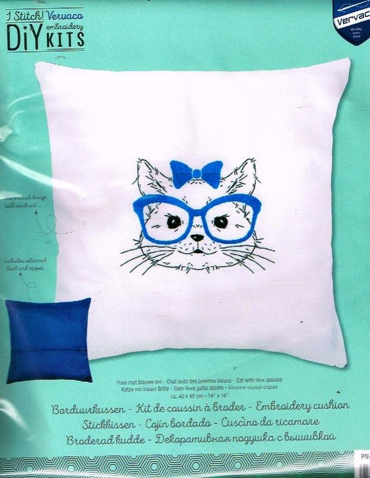 Cado sale vervaco borduurpakket kussen, poes met blauwe bril, Hobby en Vrije tijd, Borduren en Borduurmachines, Nieuw, Borduurpakket