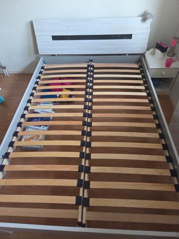 Compleet bed beschikbaar voor biedingen