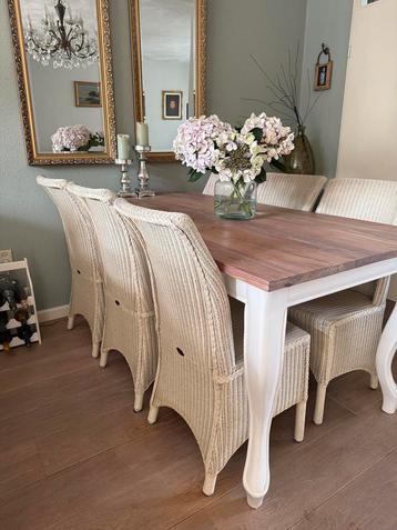 Prachtige eikenhouten eettafel – robuust en stijlvol beschikbaar voor biedingen
