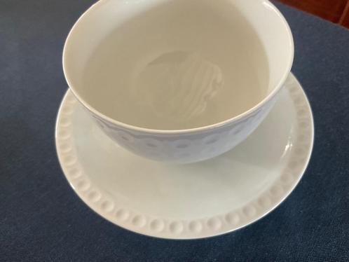 Arzberg met golfbal reliëf / juskom ( vaste onderschotel), Huis en Inrichting, Keuken | Servies, Zo goed als nieuw, Kom(men), Overige stijlen