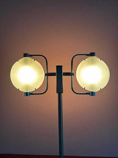 Vintage Italiaanse design vloerlamp 80s chroom, Huis en Inrichting, Lampen | Vloerlampen, Gebruikt, 150 tot 200 cm, Glas, Ophalen