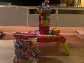 Mega Bloks Roze Set met Speeltafel (1-5 jaar) beschikbaar voor biedingen