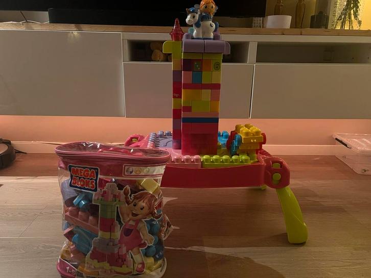 Mega Bloks Roze Set met Speeltafel (1-5 jaar), Kinderen en Baby's, Speelgoed | Bouwstenen, Gebruikt, Megabloks, Ophalen of Verzenden