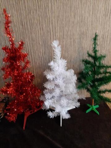 3 vintage kerstboompjes. Tinsel.Rood wit en groen  beschikbaar voor biedingen