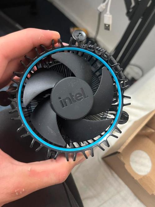 Intel standaard cpu cooler helemaal nieuw, Computers en Software, Computerkoelers, Zo goed als nieuw, Luchtkoeling, Ophalen of Verzenden