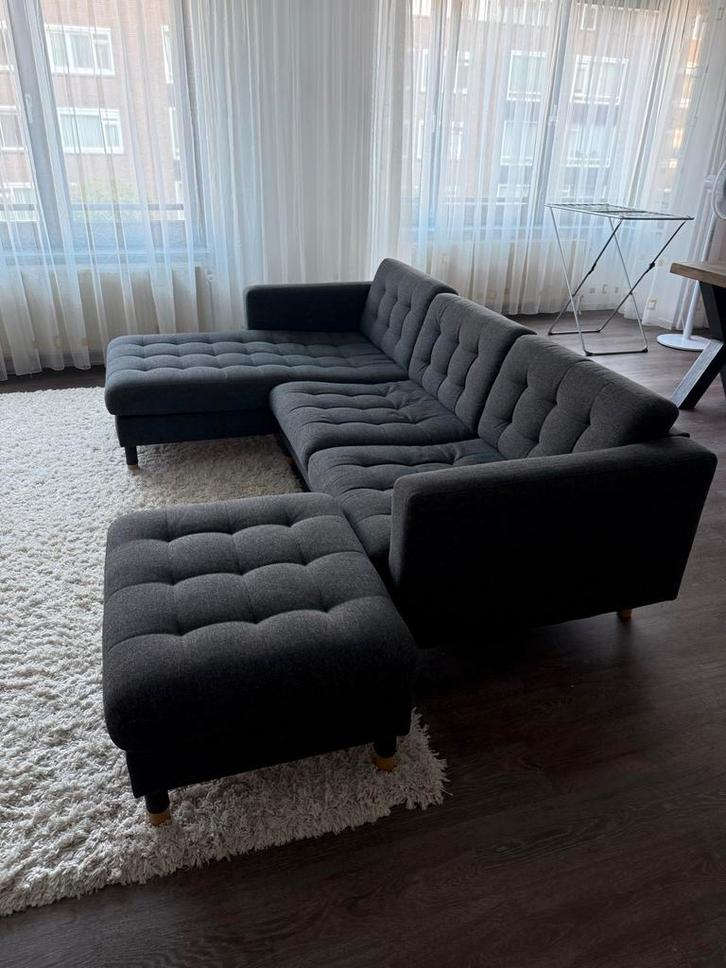 Grijze hoekbank met chaise longue en voetenbank, Huis en Inrichting, Banken | Bankstellen, Gebruikt, Hoekbank, Vierpersoons of meer