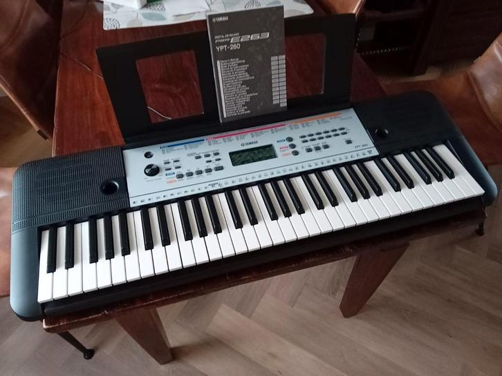 Yamaha ypt 260. Mooi beginners keyboard., Muziek en Instrumenten, Keyboards, Zo goed als nieuw, 61 toetsen, Yamaha, Met standaard